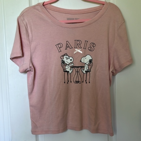 🆕 Peanuts Snoopy and Belle Short Sleeve Tee with Paris Logo Pink Junior Size XL - Picture 2 of 5